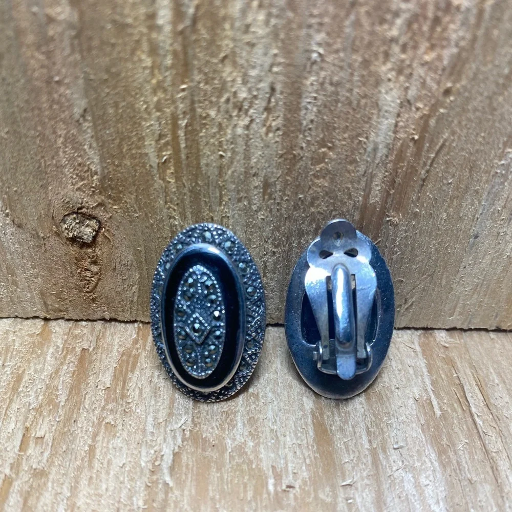 Vintage SS marcasite gemstone earrings.
